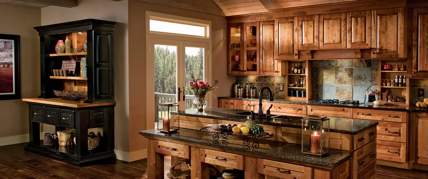 https://www.baytileonline.com/wp-content/uploads/2019/05/kraftmaid-kitchen-design.jpg.webp